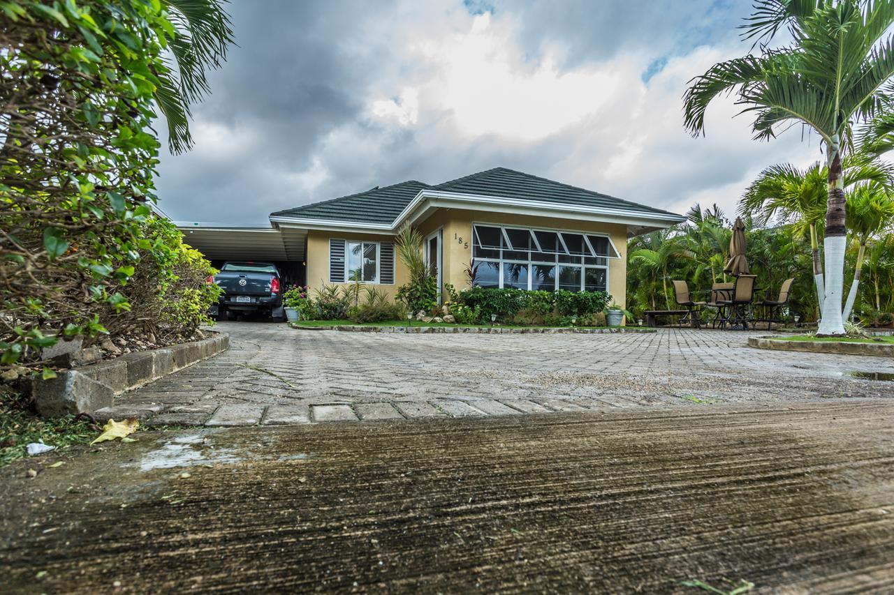 Ocho Rios Under The Palms Villa Eksteriør bilde